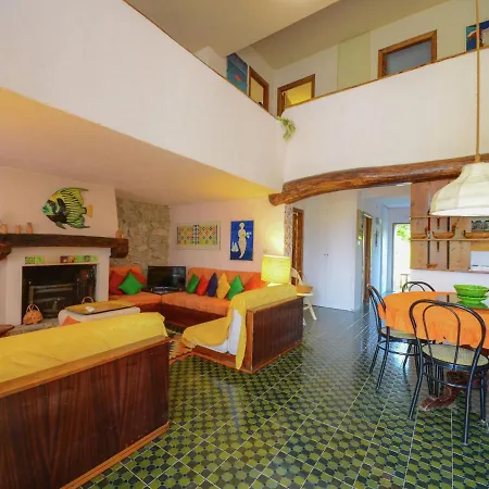Vakantiehuis Lovely Holiday In Calabria Near Beach
